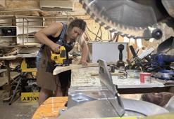 İstediği mobilyaları ürettiremedi, marangoz tezgahının başına geçen kadın herkesi şaşırttı