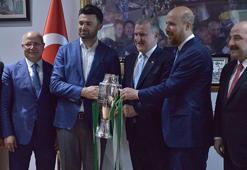 Bakan Bak: Bursaspor'u Süper Lig'de görmek istiyoruz