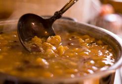 Herkes aynı hatayı yapıyor! Rengi kararmadan tam kıvamında aşurenin püf noktası