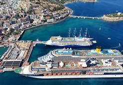 Kuşadası'na 4 kruvaziyerle 6 bin 298 turist geldi