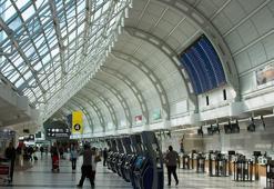 Havalimanında bomba paniği: Uçuşlar askıya alındı!