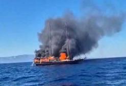 Bodrum'da korku dolu anlar! Turistlerin bulunduğu ahşap tekne yanarak battı