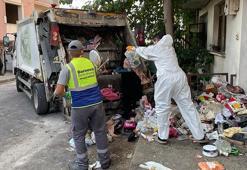7 yılın çöpü temizlendi! 4 kişinin yaşadığı kötü kokulu ev kamyonlarla tahliye edildi