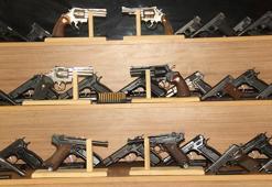 Araçtan cephanelik çıktı: 65 ruhsatsız tabanca, İkinci Dünya Savaşı'nda kullanılan silahlar