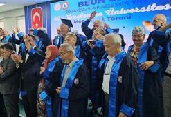 Tazelenme Üniversitesi mezun verdi! 60 yaş üstü öğrenciler kep attı