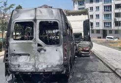 Servis minibüsü hareket halindeyken alev aldı