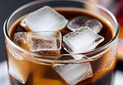 Soğuk kahvenin en iyisi evde yapılır! Bir gece bekletin, kafe havası garanti