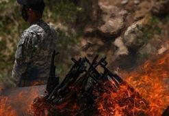 Terörsüz Türkiye yolunda tarihi adım! İlk PKK'lı terörist grubu silahlarını yaktı
