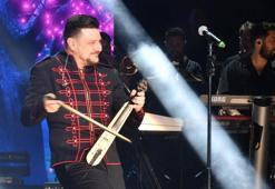 Ekin Uzunlar Harbiye'de konser verdi! 'Sanki şu an Trabzon Meydanı'ndayız'