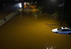 ABD'de sel felaketi: Metrolar göle döndü, acil durum ilan edildi!