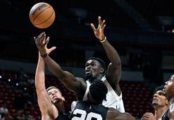 Adem Bona'dan 9 sayı, 8 ribaunt, 6 blokluk performans