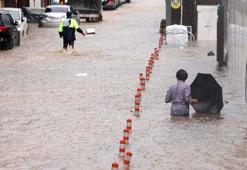 Güney Kore'de şiddetli yağış: Ölüler var, halk tahliye ediliyor!