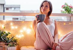 Yazın keyfini açık havada çıkarın… İşte balkonları neşelendirecek 5 dekorasyon önerisi!