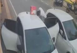 Kaza böyle geldi! Yol kenarındaki araçtan malzeme indirirken...