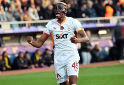 Napoli taraftarından Victor Osimhen'e skandal pankart!