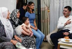 Bakan Kurum'dan depremzede aileye ziyaret: 'Malatya merkeziyle, ilçesiyle, köyüyle ayağa kalkacak'