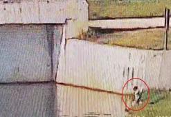 Bursa'da korku dolu anlar! 1,5 yaşındaki bebek parkta çaya düştü, güvenlik görevlisi böyle kurtardı