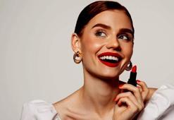 ‘Ruj’lu dudak nefessiz hayat