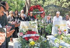 Örsan Öymen’i mezarı başında andık