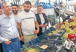 CHP lideri semt pazarını gezdi! ‘Pazarcılık dede mesleğim’