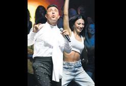 Eşinden gömlek izni istedi