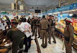 Turistlerin gözdesi kan gölüne döndü: Bangkok'ta pazar yerine silahlı saldırı!