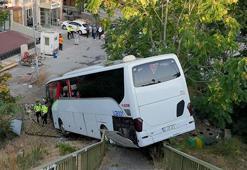 Maltepe'de köprülü kavşaktan şarampole düşen otobüsteki 8 kişi yaralandı