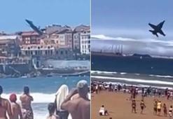 Gösteri az kalsın faciayla bitecekti: Savaş uçağı plajdakilerin üstünden teğet geçti!