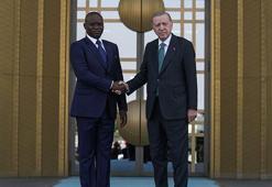 Cumhurbaşkanı Erdoğan, Gabonlu mevkidaşını resmi törenle karşıladı