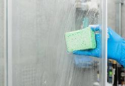 Katman katman duşakabin kirecini çözüyor! Bir damlası ışıl ışıl yapacak