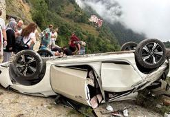 Aracını park etmek için manevra yaptı! Otomobil yamaçtan yuvarlandı: 1'i ağır, 5 yaralı