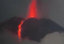 Kamçatka’daki yanardağ lav püskürtmeye başladı! Volkanik bomba uyarısı