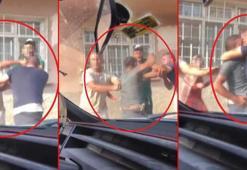 Belindeki bıçakla tekmeli yumruklu kavgaya girdi, sokak karıştı