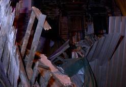 Bakırköy’de 100 yıllık tarihi bina çöktü! Sokak trafiğe kapatıldı