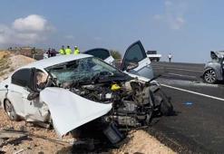 İki otomobil kafa kafaya çarpıştı! 4 ölü, 1’i ağır 2 yaralı