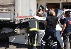 Baba, anne ve 2 çocuğunun yaralandığı kaza kamerada