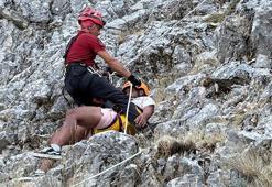 Zamanla yarış! Yamaç paraşütündekiler kayalıklara düştü