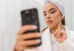 Makyajın yarısı telefonda kalmasın! Meğer çözümü bu kadar basitmiş