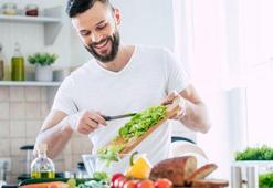 Testosteronu yükseltip saç dökülmesini azaltıyor! Erkeklere dost besinler