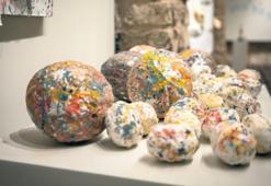 Dünyaya bir kere gelir bin kere yaşarsın