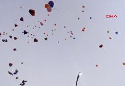 Spina bifida hastası Yağmur’un doğum günü için toplanan vatandaşlar balon uçurdu