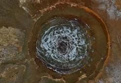 Tuz Gölü havzasındaki tarlada 1 yıldır su fışkırıp, kayboluyor