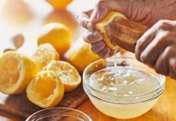 Limonu şakır şakır sıktıran yöntem! Sadece 10-15 saniye içine atın