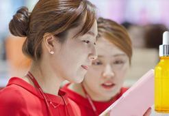 Son dönemin yeni akımı cildi cam gibi yapıyor! Korelilerin sırrı C vitamininde