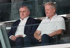 Bakan Bak, Başakşehir - Universitatea Craiova maçını tribünden takip etti