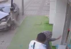 Kaldırımdakiler canlarını zor kurtardı! Ehliyetsiz ve alkollü sürücü...