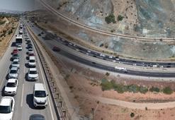 'Kilit kavşak'ta trafik durma noktasına geldi! Kilometrelerce araç kuyruğu