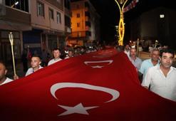 Muş'un Malazgirt ilçesinde Türk bayrağı ve meşalelerle fener alayı düzenlendi