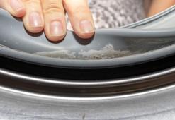 Küf ve kokunun kökünü kurutuyor! Çamaşır makinesini yenileyen formül