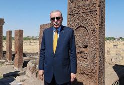 Cumhurbaşkanı Erdoğan, Ahlat'tan Malazgirt'e hareket etti